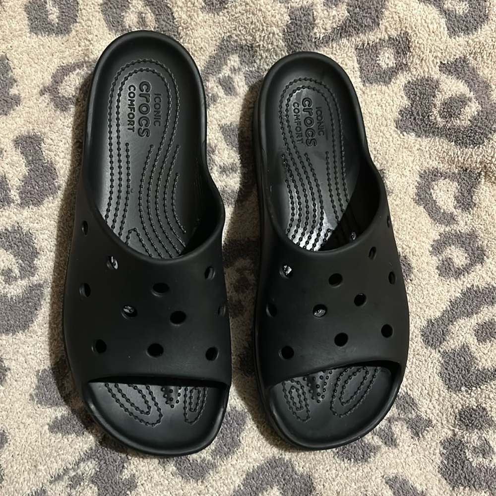 Crocs Women’s classic platform slide sandals